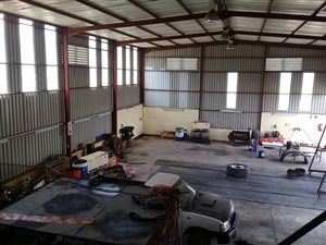375 m² Industrial space in Newlands West