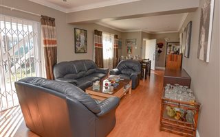 5 Bedroom House in Sunridge