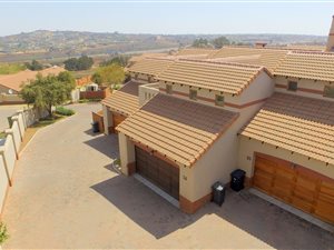 3 Bed Duplex in Rietvlei Ridge Country Estate