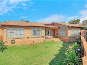 3 Bed Townhouse in Helderkruin