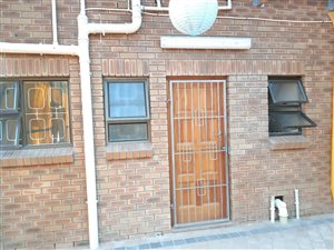 2 Bed Apartment in Grassy Park