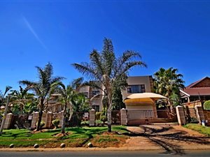 8 Bed House in Meyersdal
