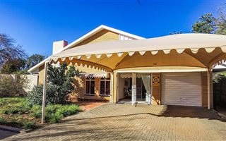 3 Bedroom House in Fichardtpark