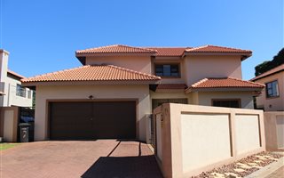 5 Bedroom House in Montana Park