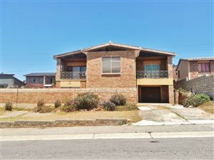4 Bed House in Hillside