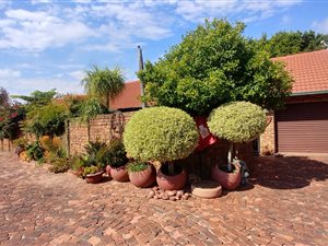 3 Bed Townhouse in Rietvalleirand