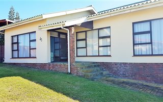3 Bedroom House in Jongensfontein
