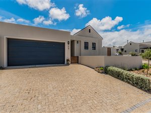 3 Bed House in Kelderhof Country Village