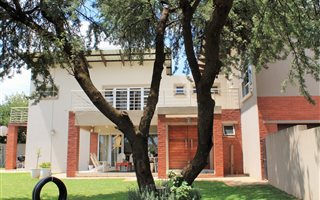 4 Bedroom House in Olympus Country Estate