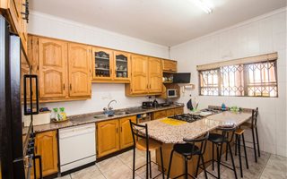 5 Bedroom House in Mayfair West