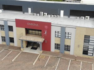 1958 m² Commercial space in Randjesfontein