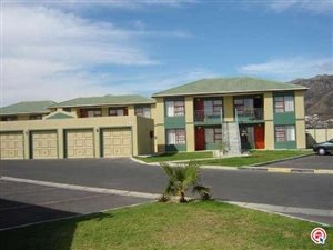 2 Bed Apartment in Gordons Bay Central