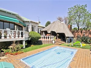 4 Bed House in Kensington