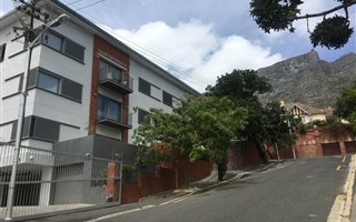 2 Bedroom Apartment in Higgovale