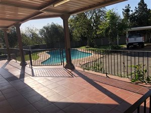 4 Bed House in Hayfields