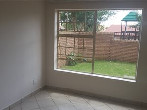 3 Bed Apartment in Hazeldean (Silverlakes Surroundings)