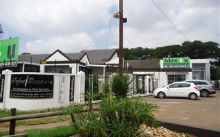 550 m² Commercial space in Lyttelton Manor