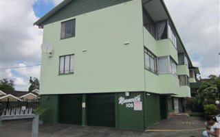 2 Bedroom Apartment in Manors