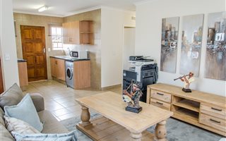 3 Bedroom House in Olievenhoutbos