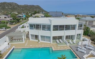 6 Bedroom House in Kommetjie
