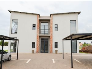 120 m² Commercial space in Hazeldean (Silverlakes Surroundings)