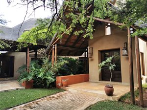 5 Bed House in Pebble Rock