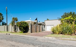 5 Bedroom House in Heather Park