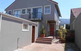 2 Bedroom Townhouse in Paarl