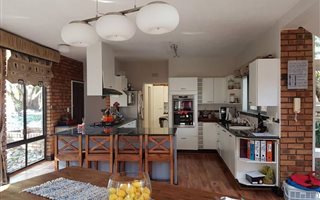 4 Bedroom House in Sonheuwel