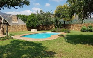 4 Bedroom House in Geelhoutpark