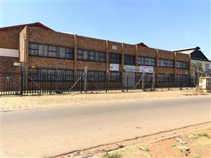 1800 m² Industrial space in Lilianton