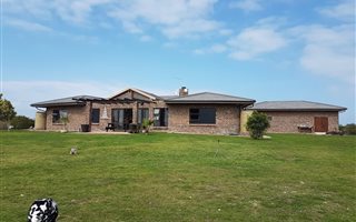 10 ha Farm in Paradise Beach