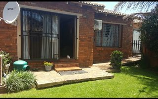 3 Bedroom Simplex in Florida Glen