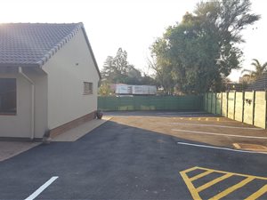 350 m² Commercial space in Glen Marais