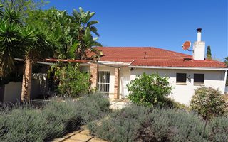3 Bedroom House in Linden