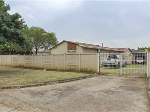3 Bed House in Vanderbijlpark CE6