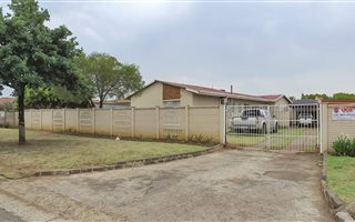 3 Bedroom House in Vanderbijlpark CE6