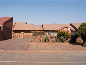 4 Bedroom House in Eldorado Park