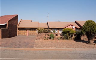 4 Bedroom House in Eldorado Park