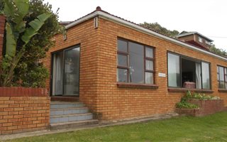 5 Bedroom House in Morgans Bay