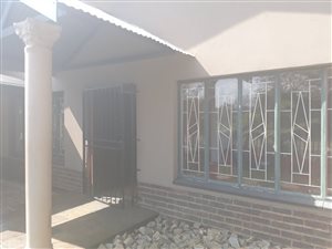 4 Bed House in Hermanstad