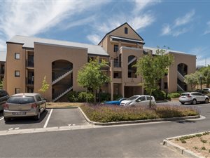 2 Bed Apartment in Klein Welgevonden