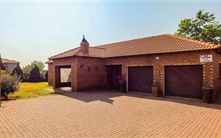 3 Bedroom House in Aerorand