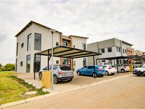 250 m² Office Space in Newmark Estate