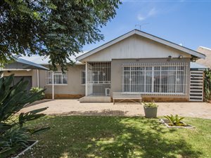 3 Bed House in Estera