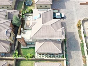 3 Bed House in Ruimsig Country Estate