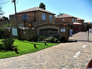 4 Bed Townhouse in Weltevreden Park