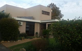 5 Bedroom House in Paarl