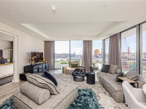 2 Bed Apartment in Foreshore