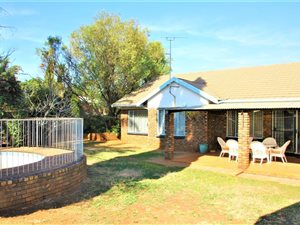 4 Bed House in Zwartkop